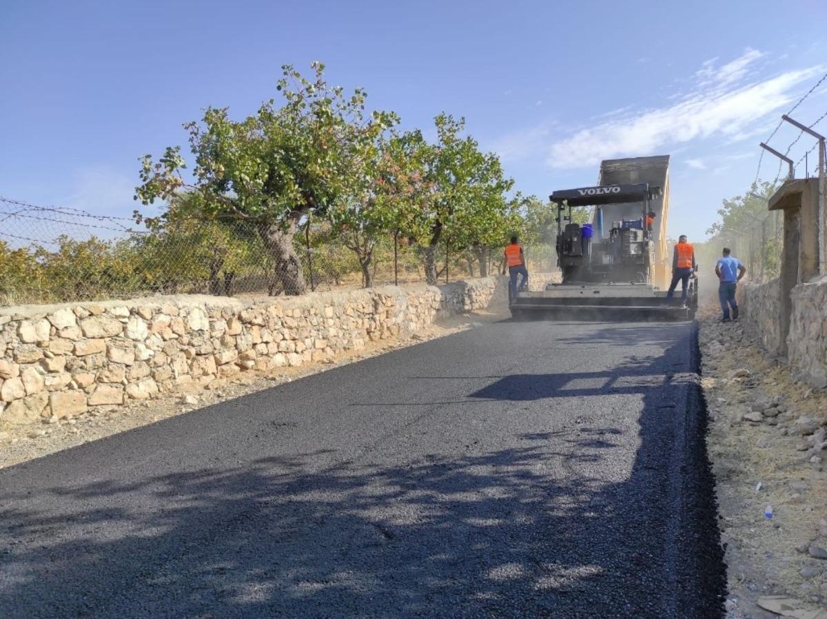 Vali ve Belediye Başkan Vekili Hacıbektaşoğlu, asfalt &ccedil;alışmalarını yerinde inceledi