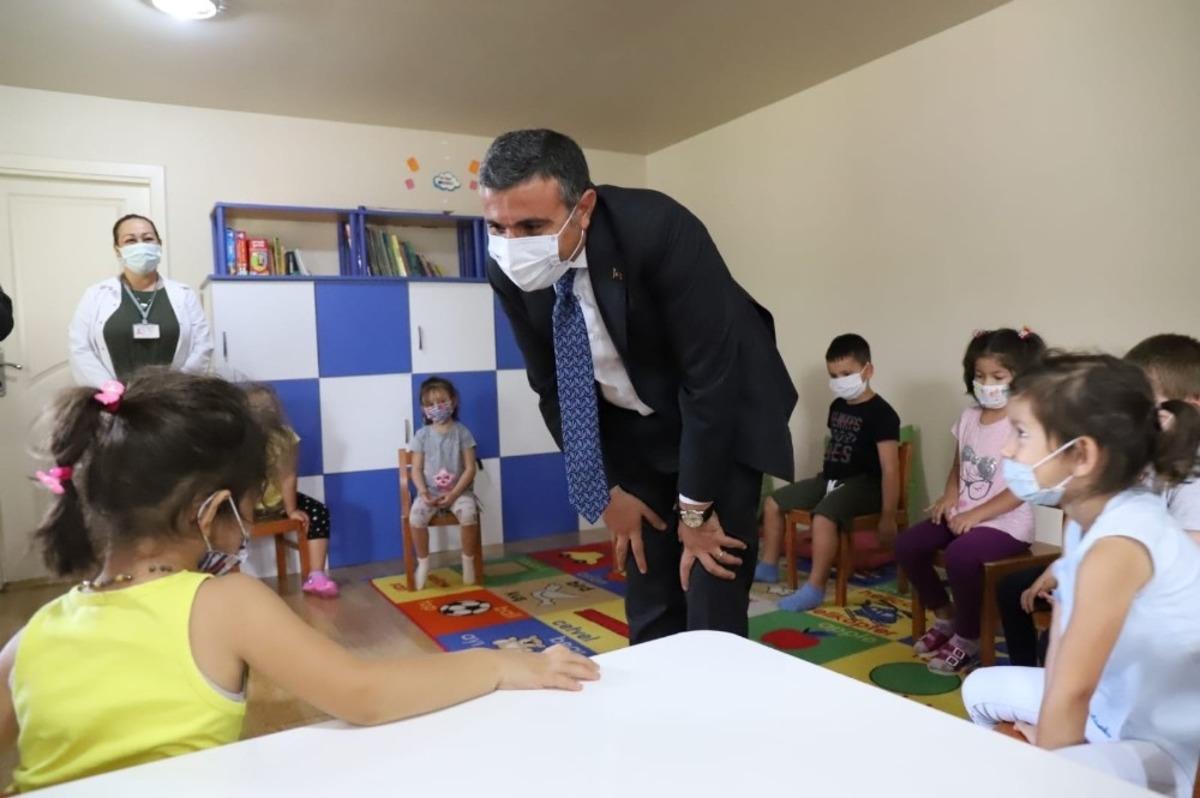 Vali Atay, kreş ve g&uuml;nd&uuml;z bakımevini ziyaret etti