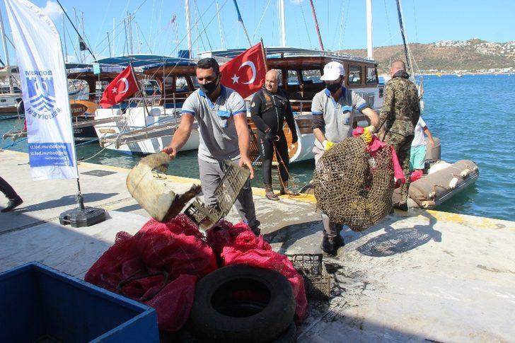 Denizden 2 saatte 300 kilogram çöp çıktı G3