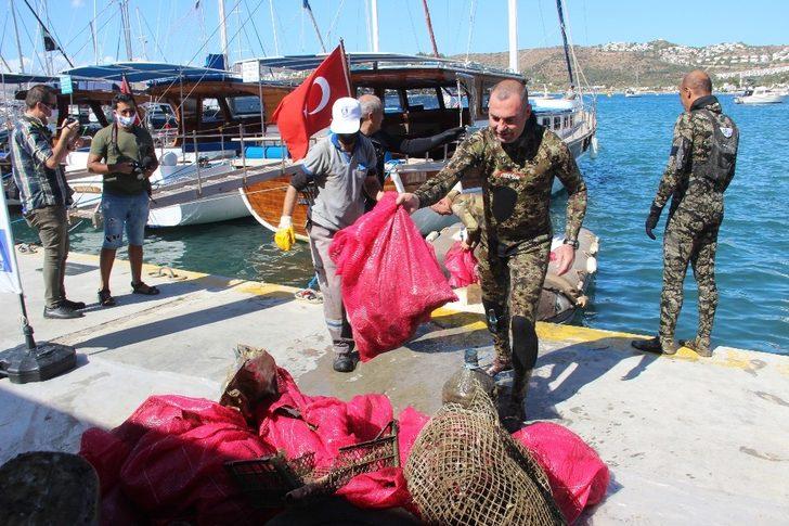Denizden 2 saatte 300 kilogram çöp çıktı G4