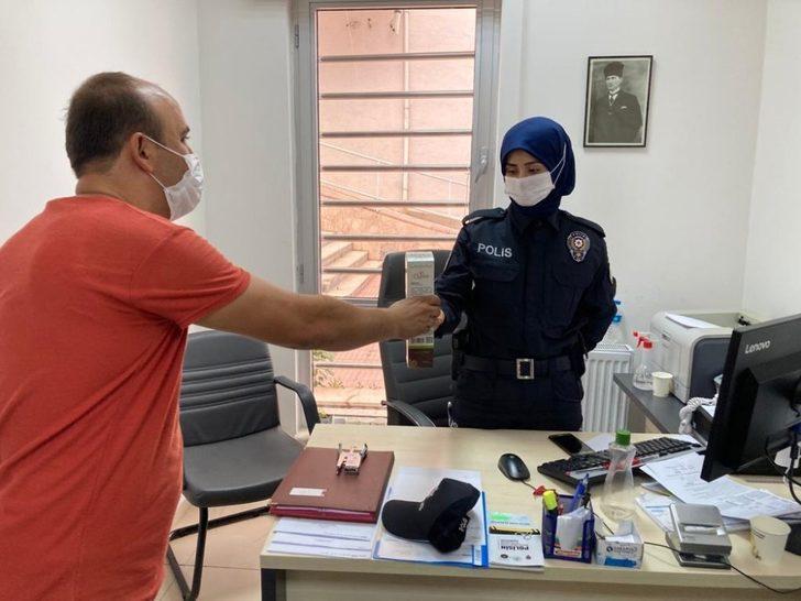 Emniyet mensuplarına keçiboynuzu pekmezi hediye etti G3