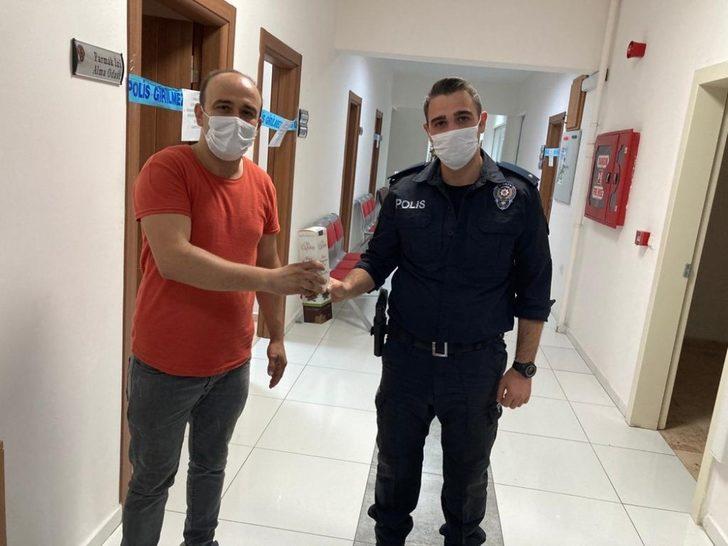 Emniyet mensuplarına keçiboynuzu pekmezi hediye etti G5