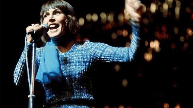 Helen Reddy: Feminist hareketle özdeşleşmiş şarkılardan I Am Womanın yazarı Avustralyalı şarkıcı hayatını kaybetti