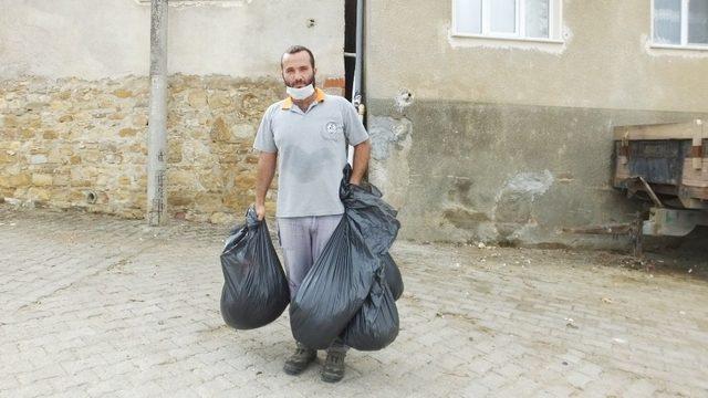 Burhaniye’de temizlik işçileri takdir topladı