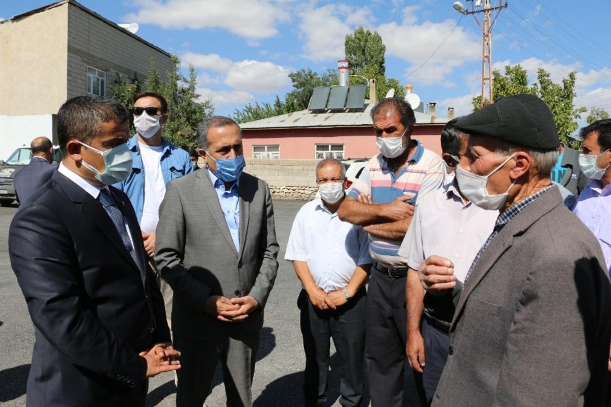 Kaymakam Mehmetbeyoğlu ve Milletvekili Arvas asfalt &ccedil;alışmalarını inceledi