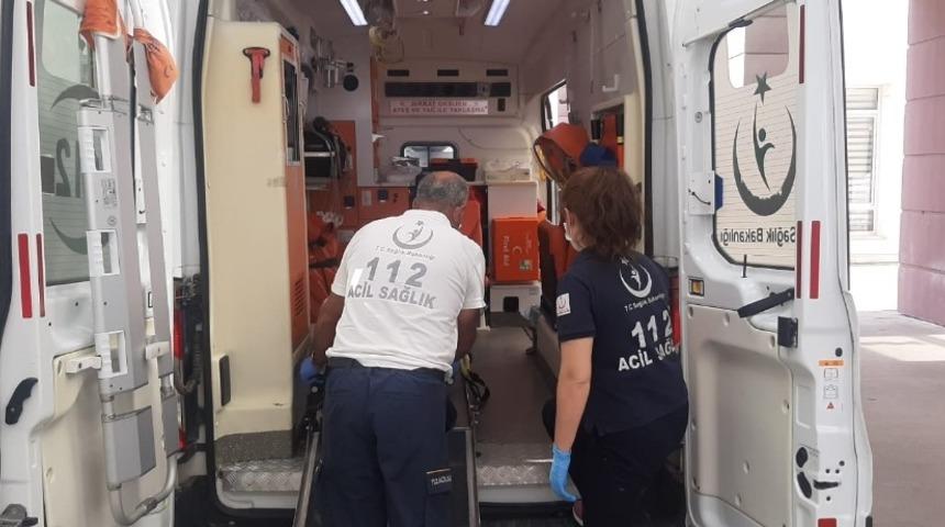 Otomobil şarampole devrildi: 2 yaralı