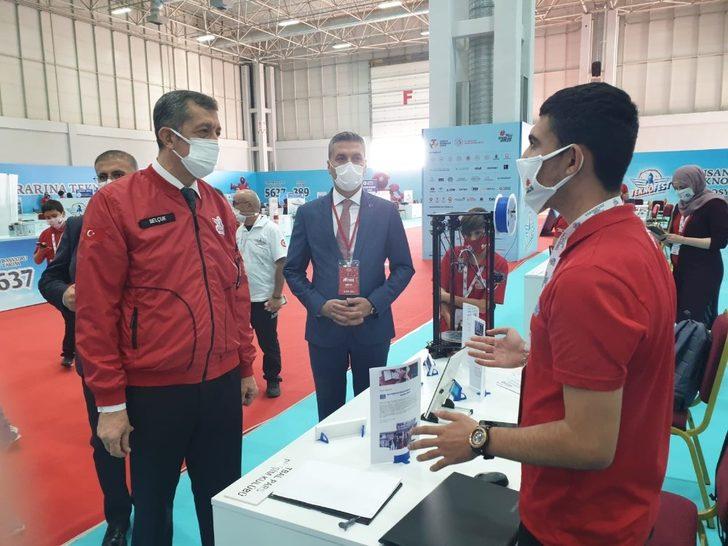 Manisa Ticaret Borsası Anadolu Lisesi öğrencilerinden Bakan Selçuk’a GETAP sunumu G2