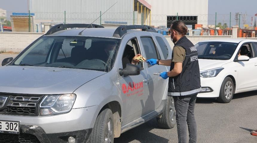 Narkotik polisi, vatandaşları uyuşturucu konusunda bilgilendiriyor