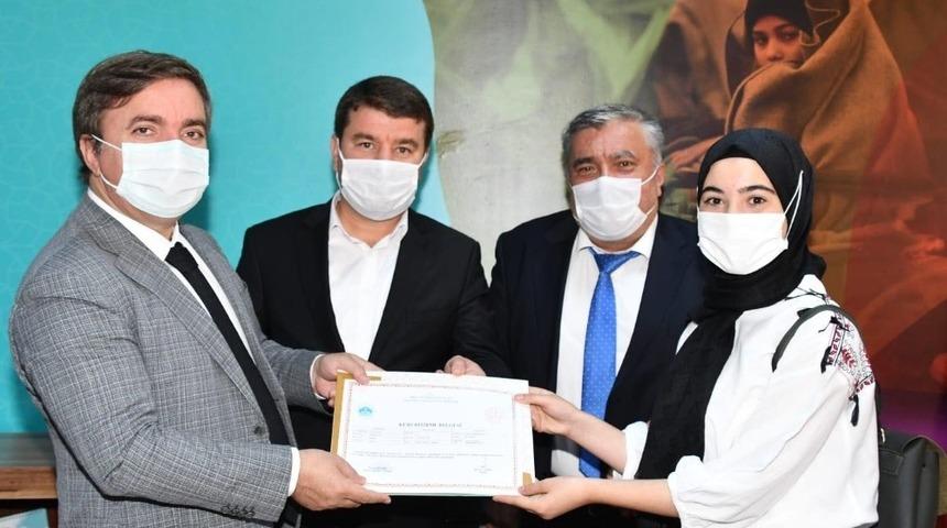 İşaret dili eğitimini tamamlayan kursiyerlere sertifikaları verildi