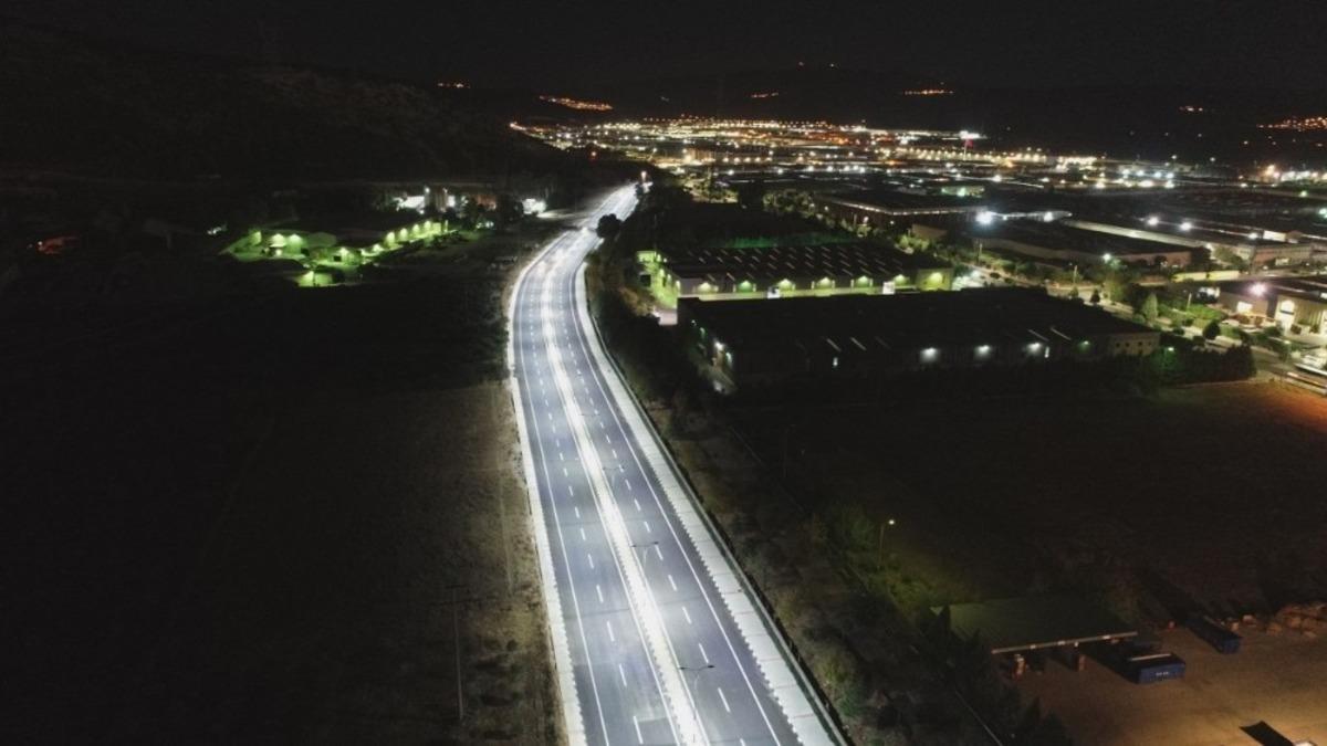 G&uuml;nd&uuml;zleri modern, geceleri ise ışıl ışıl bir g&ouml;r&uuml;n&uuml;m