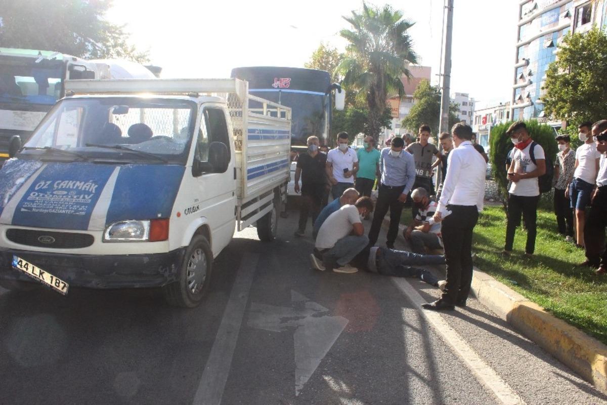 Kamyonet yayaya &ccedil;arptı: 1 yaralı