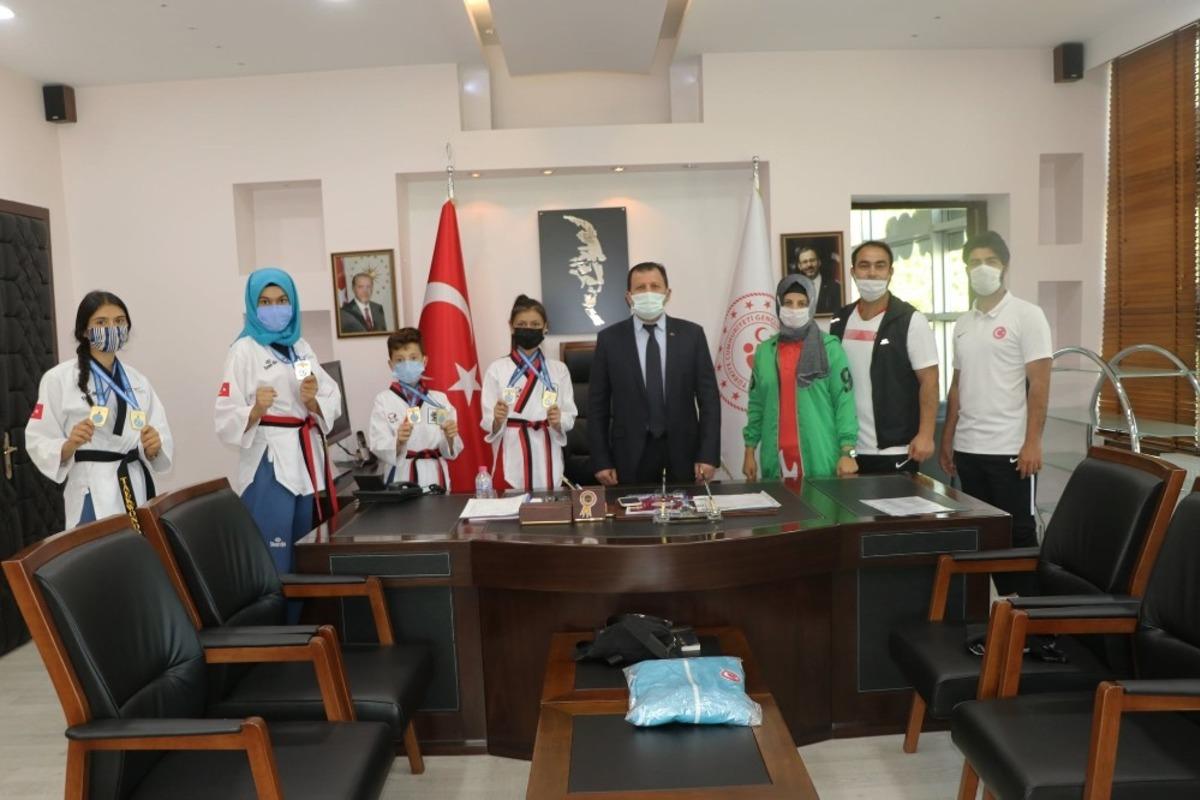 Şampiyon Taekwondocular Kabak&ccedil;ı&rsquo;yı ziyaret etti