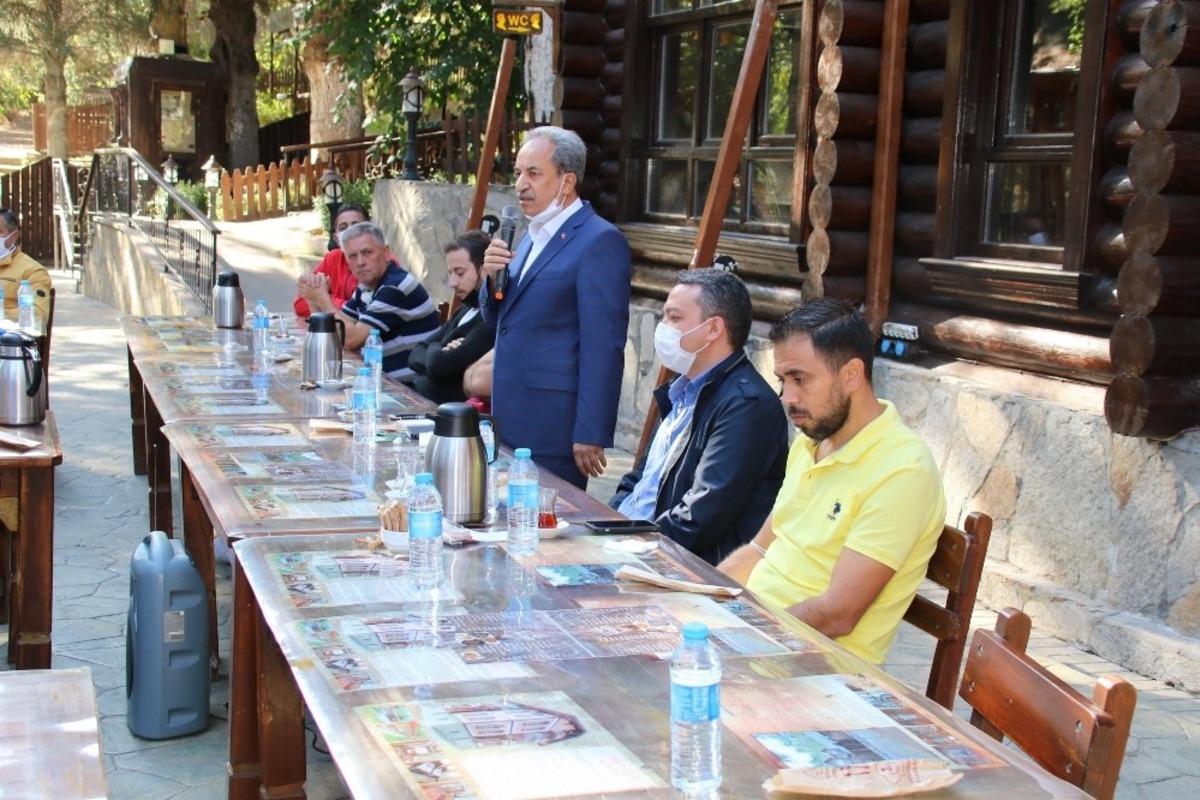 Başkan Akkaya m&uuml;hendis, mimar ve m&uuml;teahhitlerle buluştu