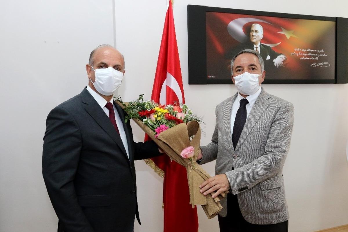 Aİ&Ccedil;&Uuml;&rsquo;de 3 fak&uuml;lteye dekan ataması yapıldı