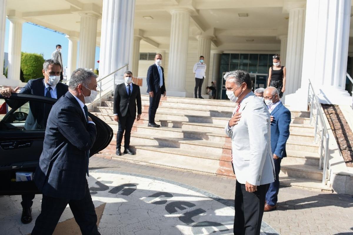 Başkan Uysal, Vali Yazıcı&rsquo;ya projelerini anlattı