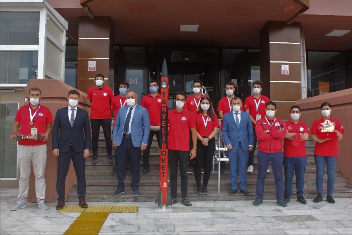 Şampiyon roket takımı irtifa y&uuml;kseltti