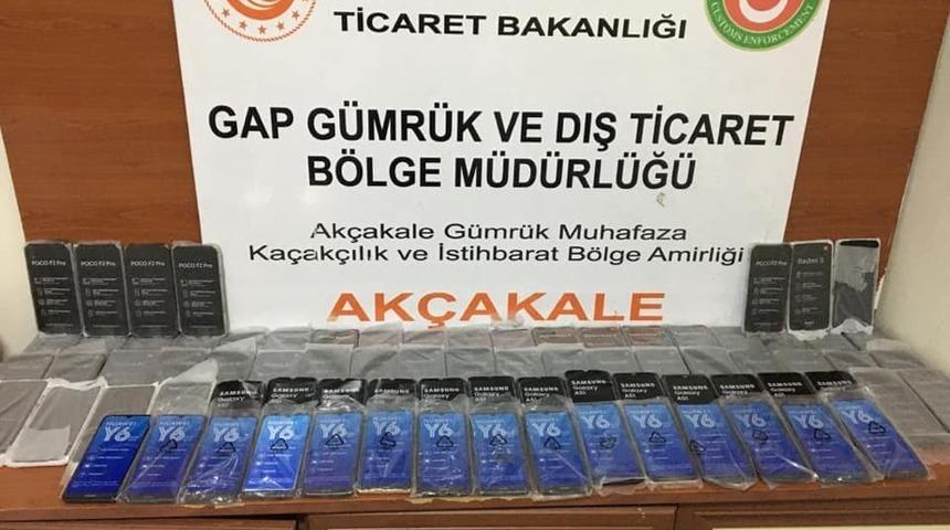 Şanlıurfa&rsquo;da 79 ka&ccedil;ak cep telefonu ele ge&ccedil;irildi