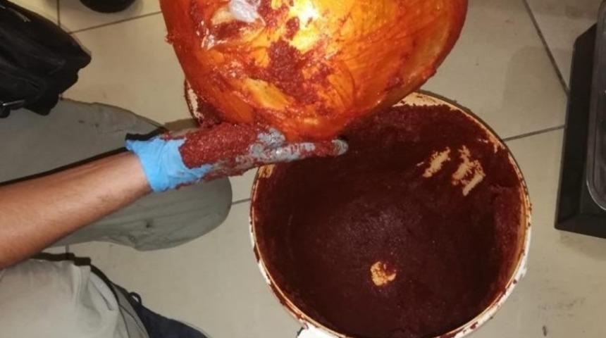 Aksaray&rsquo;da sal&ccedil;alı uyuşturucu ka&ccedil;ak&ccedil;ılığına polis engeli