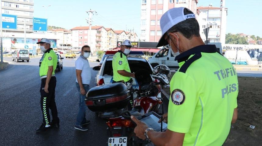 G&uuml;r&uuml;lt&uuml; yapan motosiklet ve ara&ccedil;lara ceza yağdı