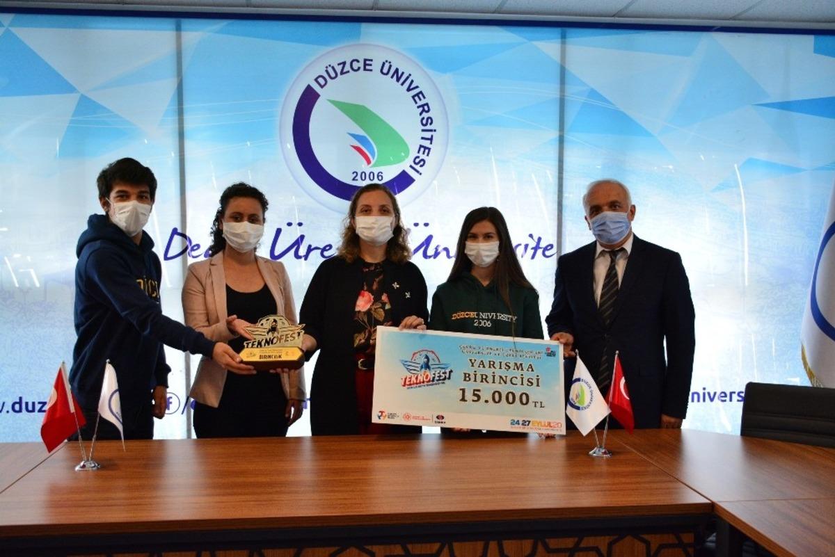 Rekt&ouml;r &Ccedil;akar&rsquo;dan TEKNOFEST birincilerine &ouml;zel tebrik