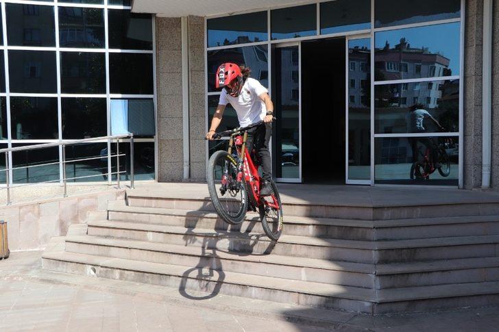 Başkan Yanmaz şampiyonun bisikletini sürdü G2