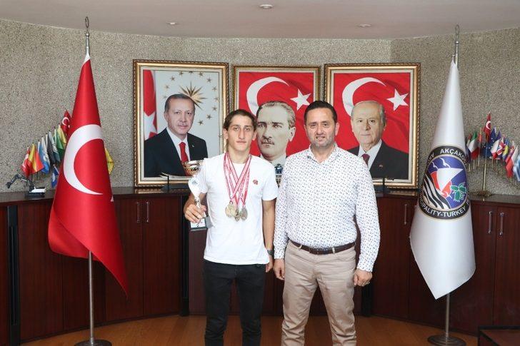 Başkan Yanmaz şampiyonun bisikletini sürdü G4