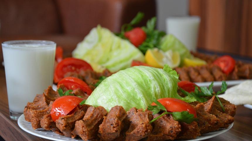 Çiğ köfteye fındık dopingi! Müşteriler bu tadı çok sevdi