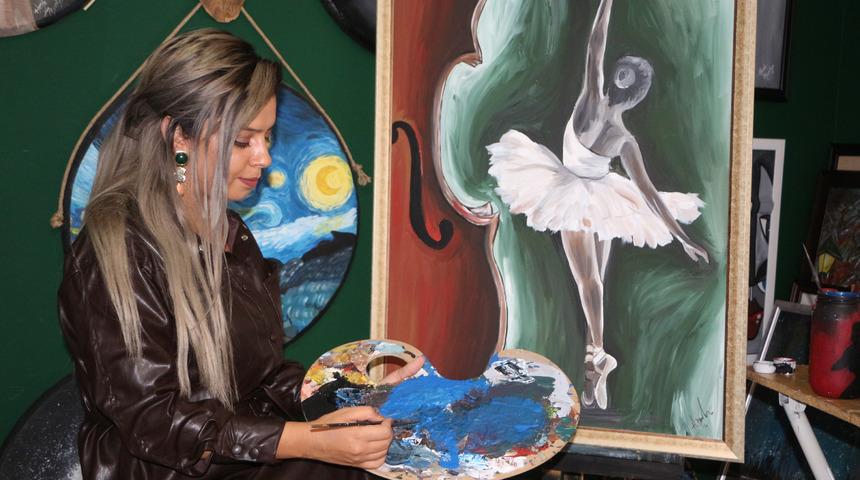 Ailesinden gizli &uuml;niversiteyi kazanıp &ouml;ğretmen oldu