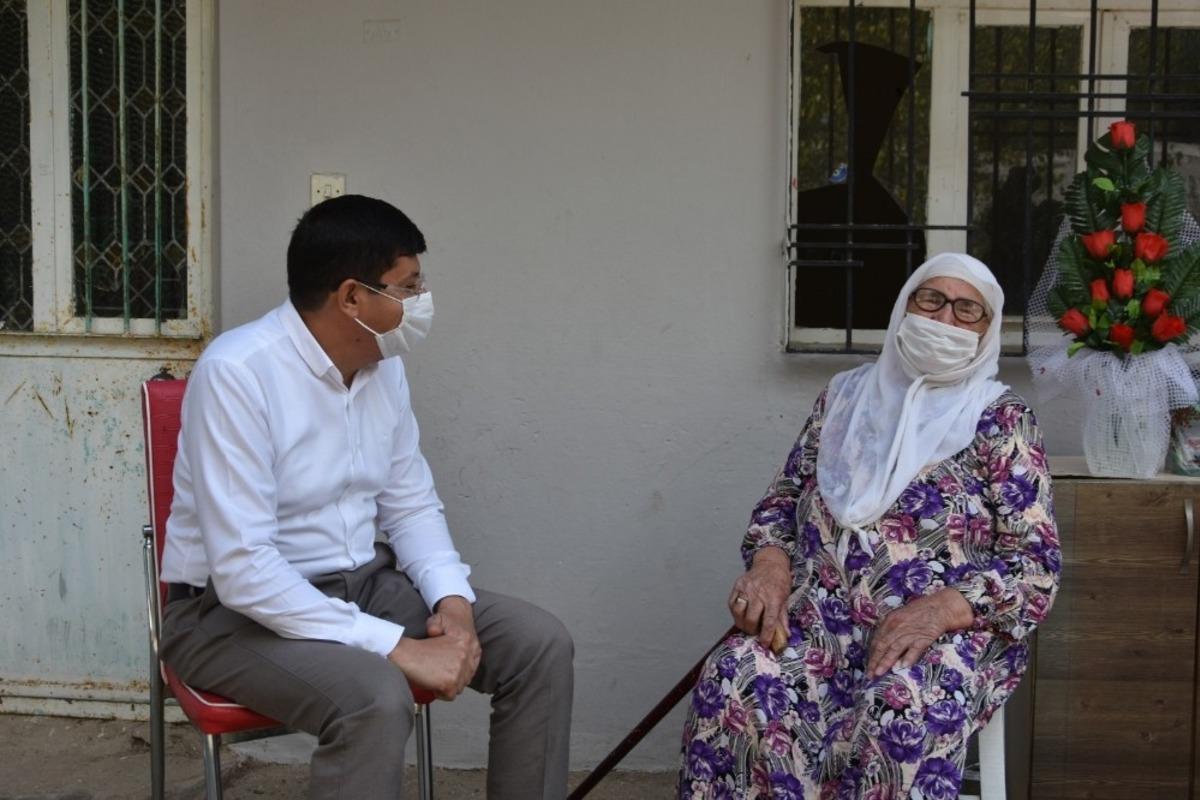 Başkan &Ouml;zcan asırlık &ccedil;ınarları unutmadı