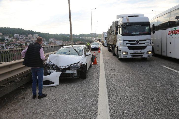 Kocaeli TEM’de 3 araç çarpıştı: 1 yaralı G1