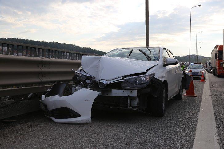 Kocaeli TEM’de 3 araç çarpıştı: 1 yaralı G2