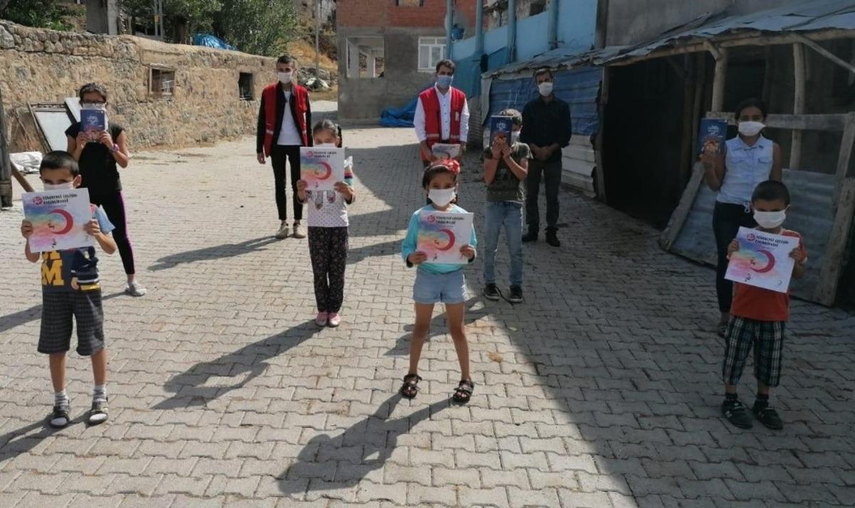 Tunceli&rsquo;de, bin 868 &ccedil;ocuk ve gence kitap