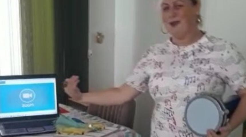 Türkülü gönderme! "Zoom Zoom kurşunu değdi, bir EBA yedi beni" 