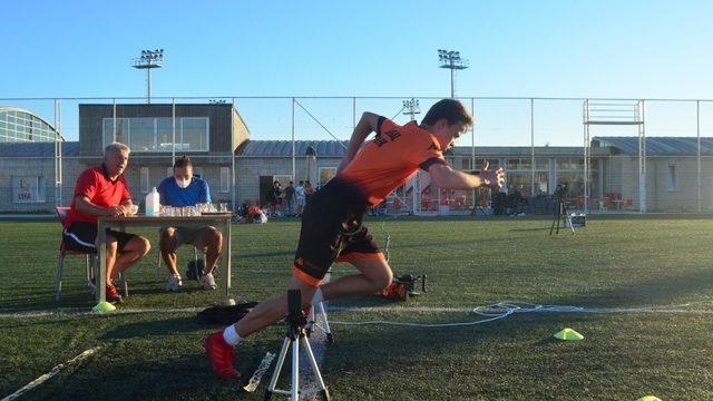 Futbolculara akademik dokunuş