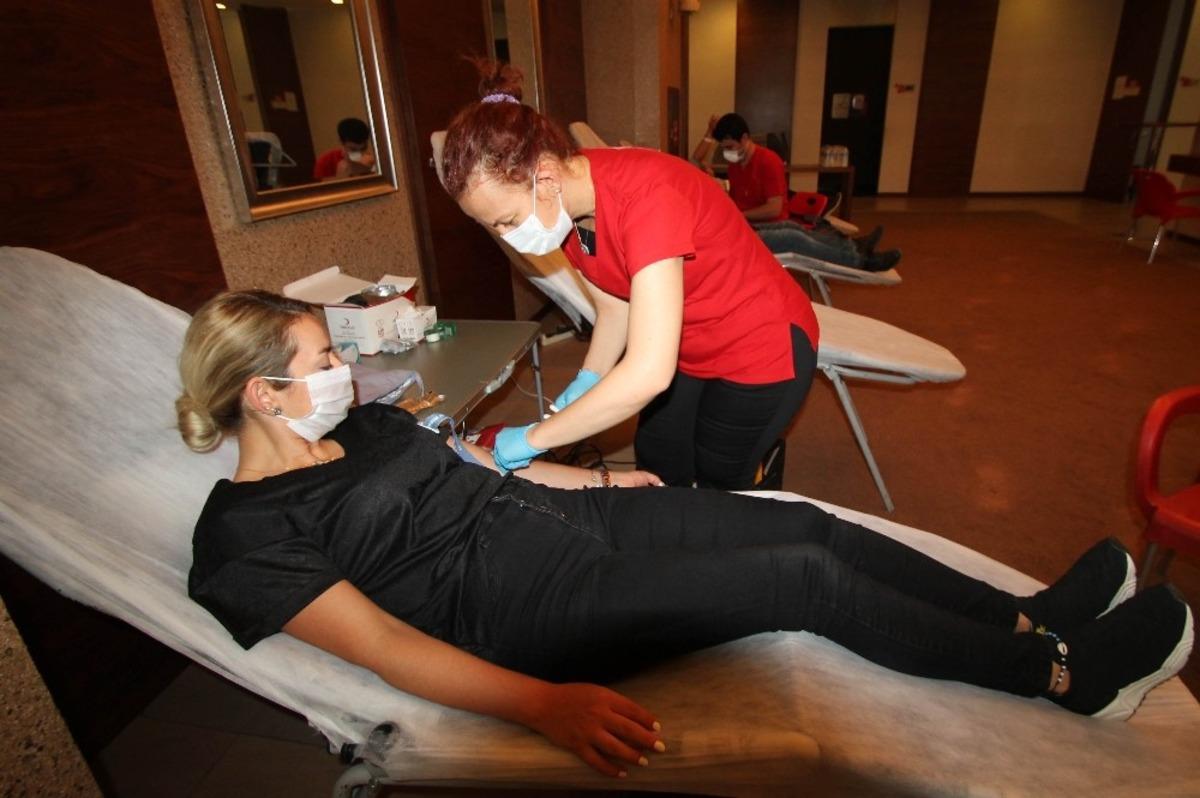 Adana OSB&rsquo;den Kızılay&rsquo;a kan bağışı