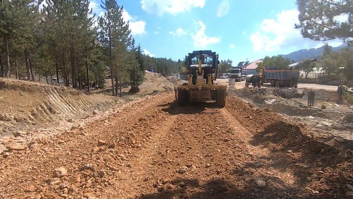 Büyükşehirden Gazipaşa’nın yaylalarında yol çalışması G3