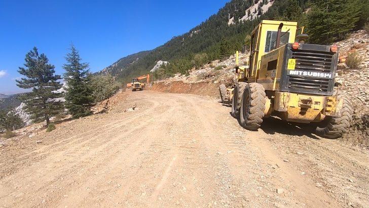 Büyükşehirden Gazipaşa’nın yaylalarında yol çalışması G4
