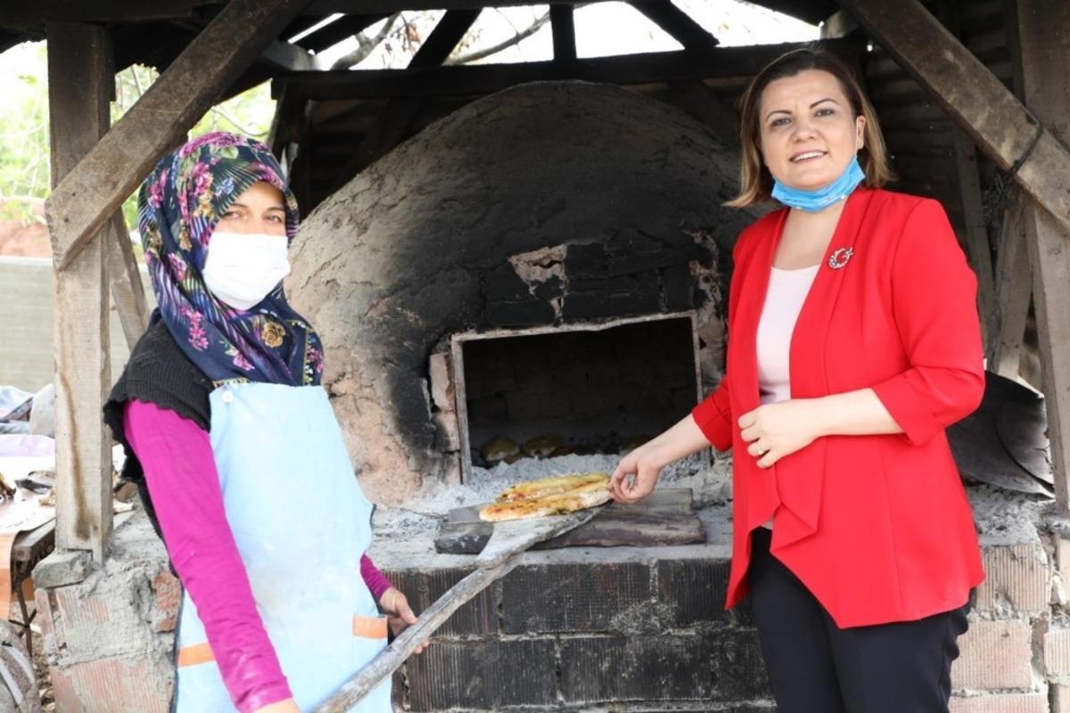 Başkan H&uuml;rriyet&rsquo;ten mancarlı pide ikramı