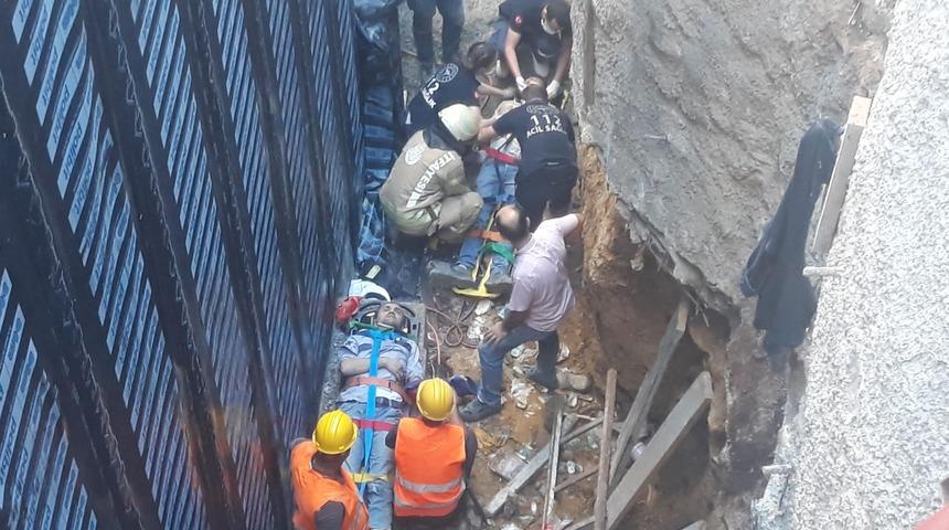Kadıköy'de inşaatta iskele çöktü: 3 yaralı