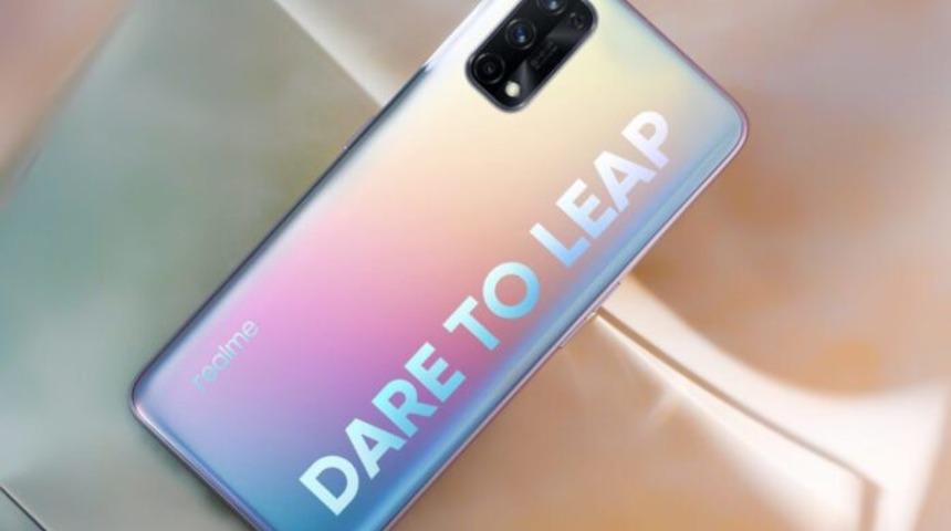 Realme hızlı şarja sahip telefonlar i&ccedil;in g&uuml;n sayıyor