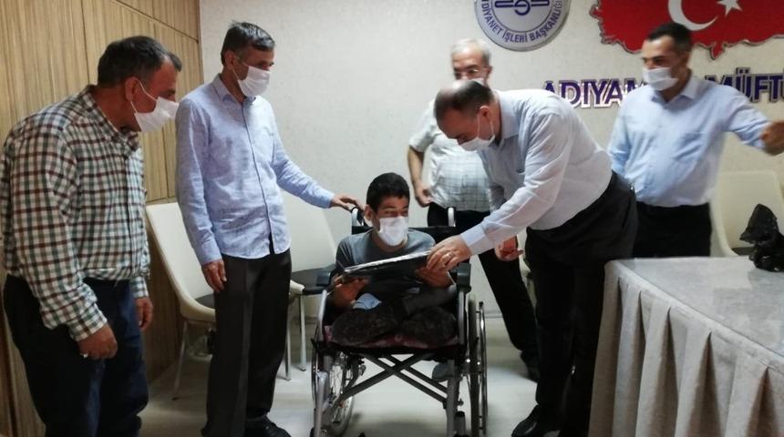 M&uuml;ft&uuml;l&uuml;kten engelli &ouml;ğrenciye bilgisayar