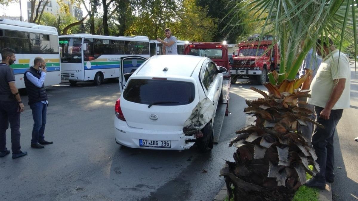 Otomobile arkadan &ccedil;arptı:1 yaralı