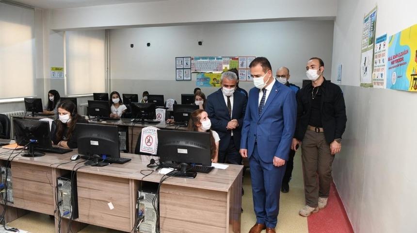 Vali Akbıyık: &ldquo;49 EBA destek noktamız var&rdquo;