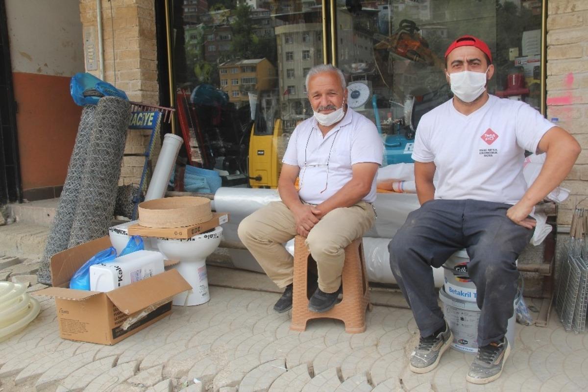 Dereli esnafı ge&ccedil;tiğimiz ay yaşanan selin ardından faaliyetlerine başladı