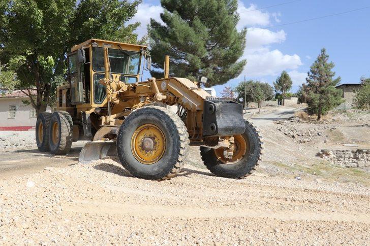 Karaköprü kırsalında yol yapım çalışmaları sürüyor G1