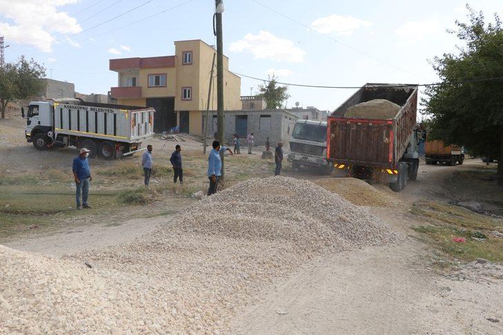 Karaköprü kırsalında yol yapım çalışmaları sürüyor G2
