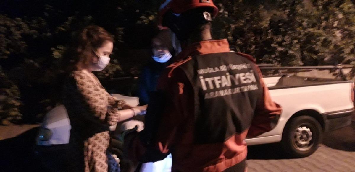 Fethiye&rsquo;de itfaiyeden kedi kurtarma operasyonu