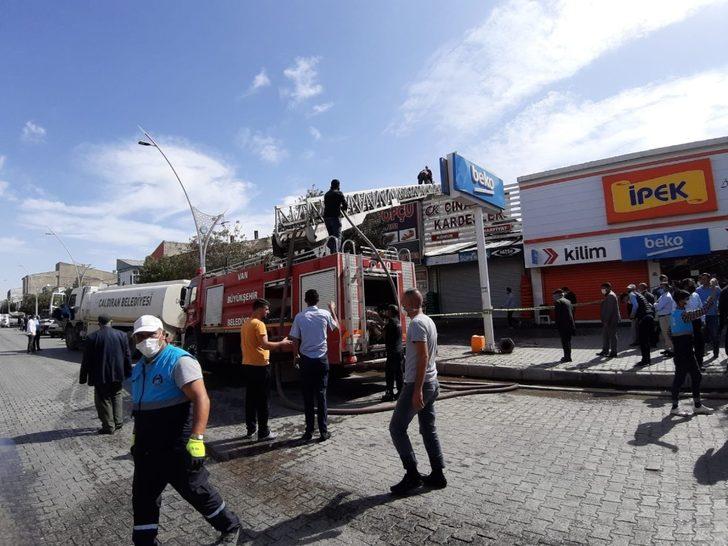 Çaldıran’da korkutan yangın G2