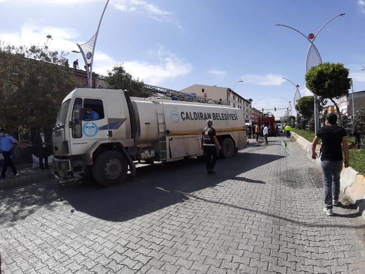 Çaldıran’da korkutan yangın G4