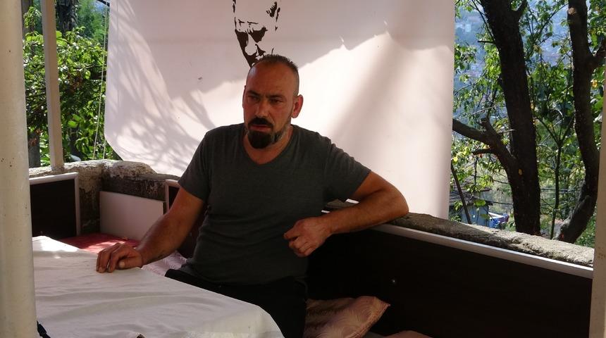 Dalgalar arasında dehşeti yaşadı, duvara tırmanarak kurtuldu